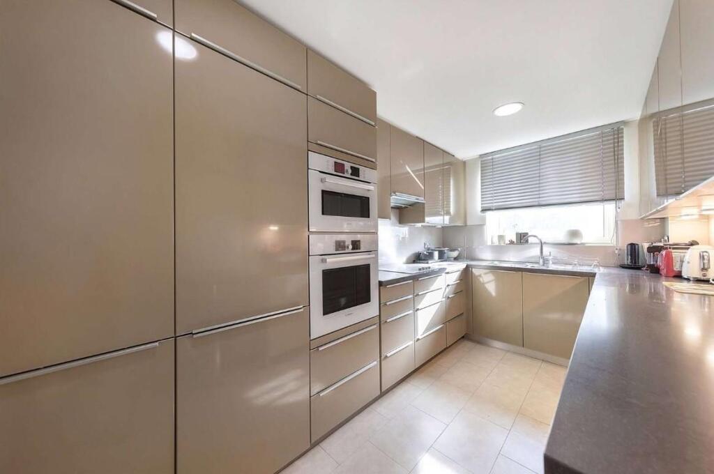 Apartment in London - View 3