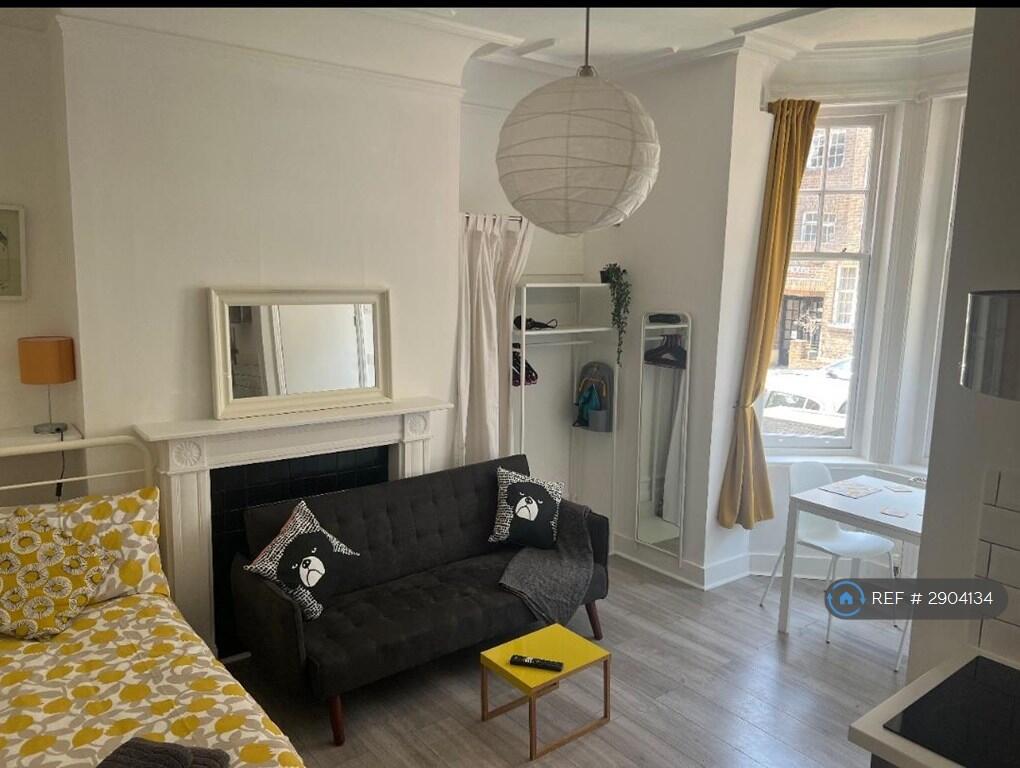 Studio flat for rent