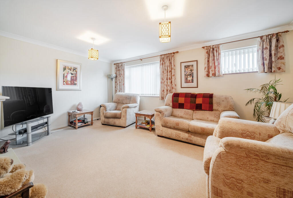 Pullen Court, Gotherington, Cheltenham, Gloucestershire, GL52 photo 3