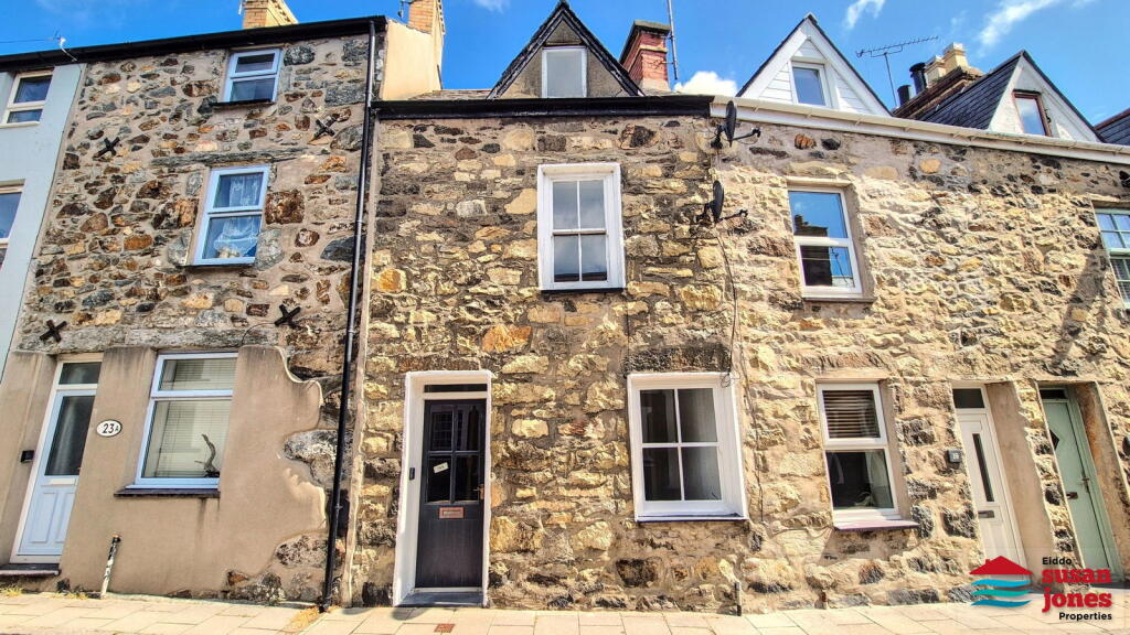 Main image of property: Stryd Kingshead Street, Pwllheli, LL53