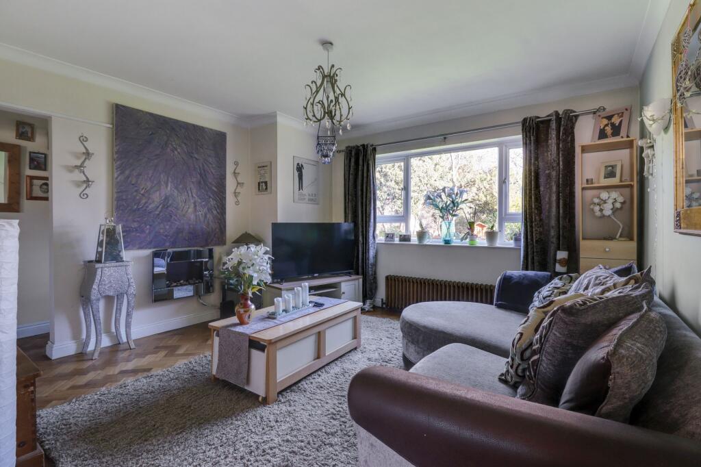 Bridge Road, East Molesey, KT8 photo 2