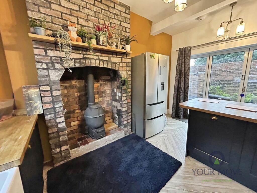 House in Stoke-on-Trent - More