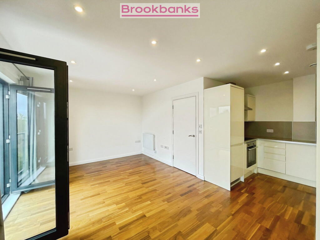 Apartment in Bromley - View 4