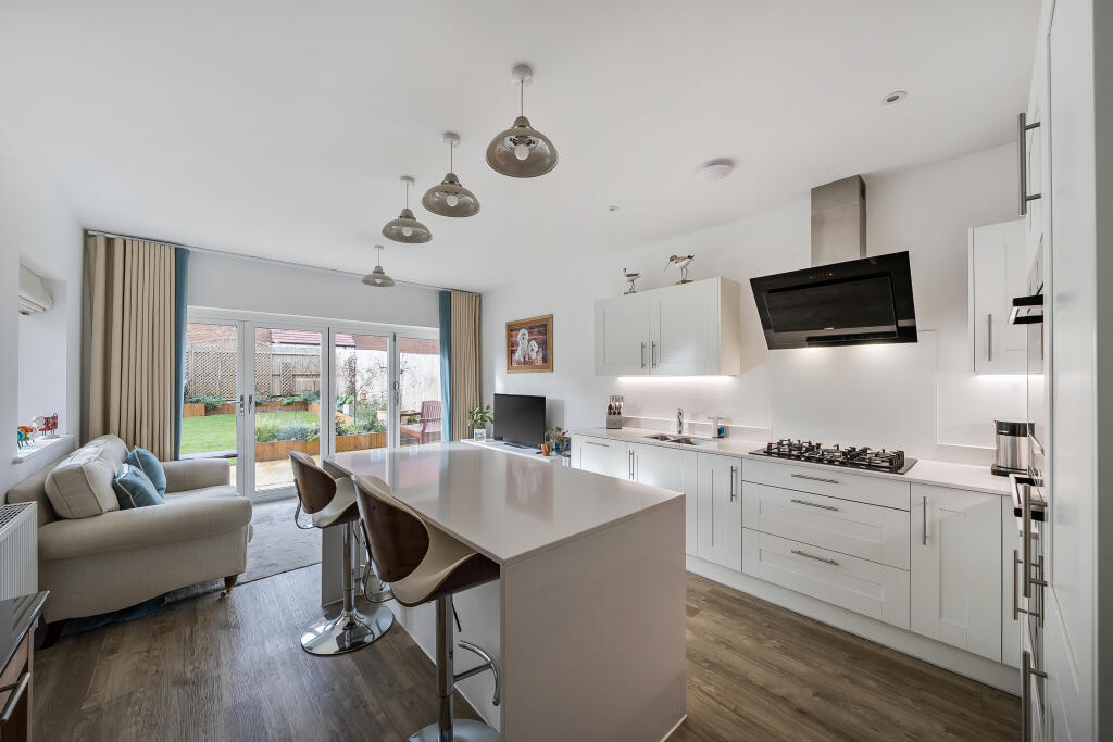Prince Drive, Shrivenham, Swindon, SN6 photo 3