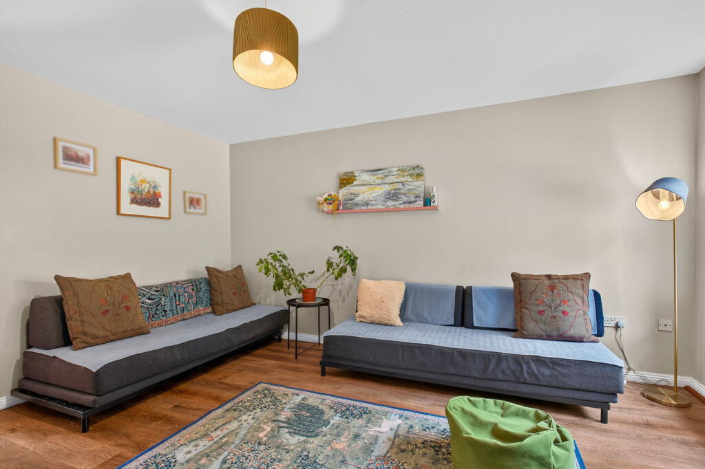 Timson Close, Market Harborough, Leicestershire, LE16 7UU photo 4