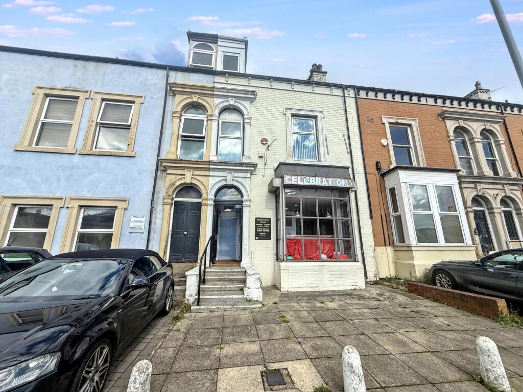 Studio house on Grange Road, Middlesbrough, North Yorkshire, TS1 5AU, £135,000