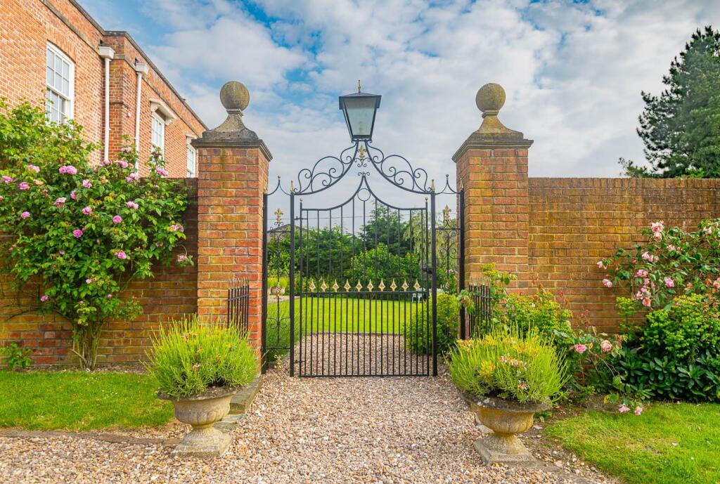 The Manor House, Sotby, Market Rasen photo 4
