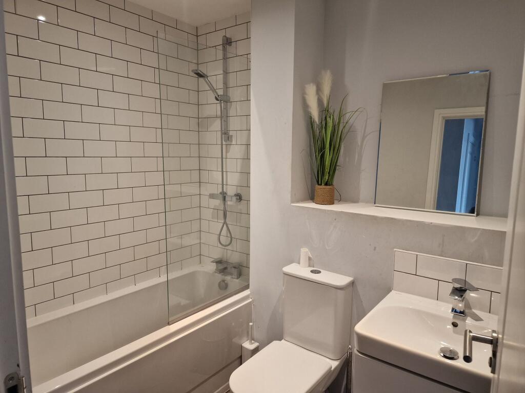 Apartment in Birmingham, Rea Valley, Digbeth - View 4
