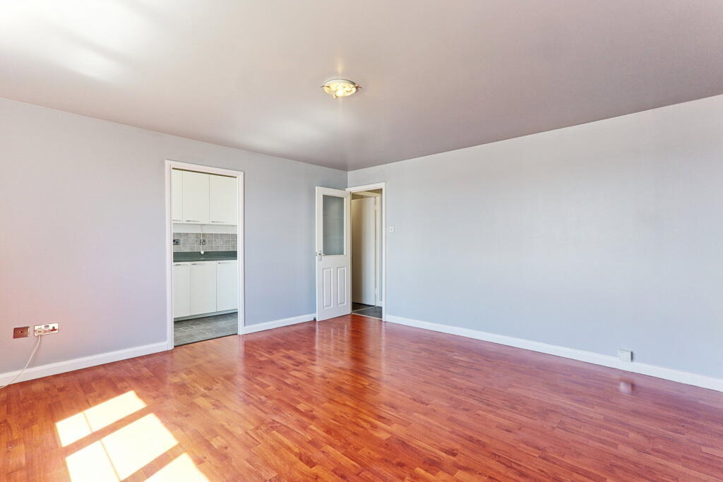 Apartment in Thurrock, Essex - More