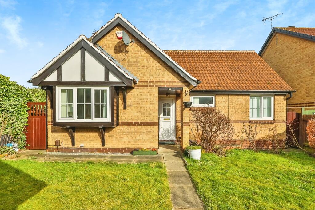 3-bed detached on 4, Tudor Court, £270,000