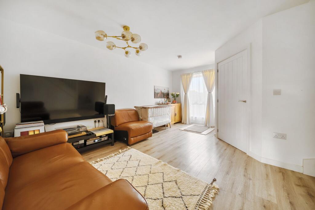 House in Rushmoor, Sky Plaza, Farnborough - View 3