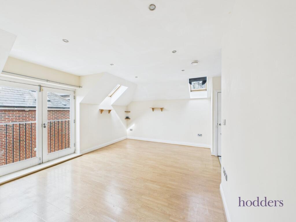 14 Priory Mews, Guildford Street, Chertsey, Surrey KT16 9BP photo 2