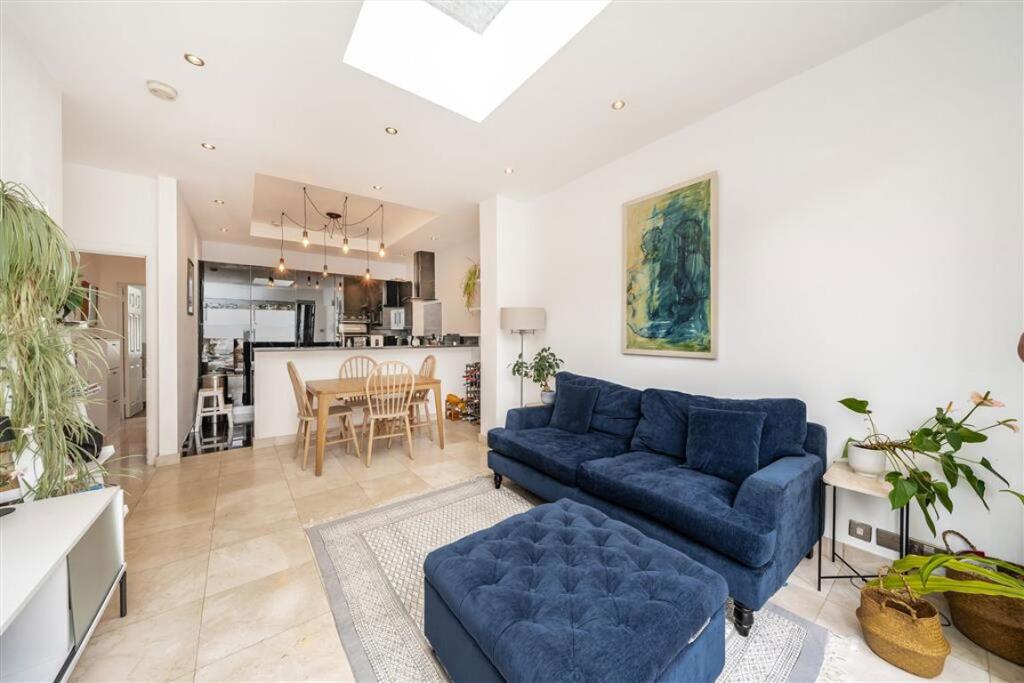 Apartment in London - View 2