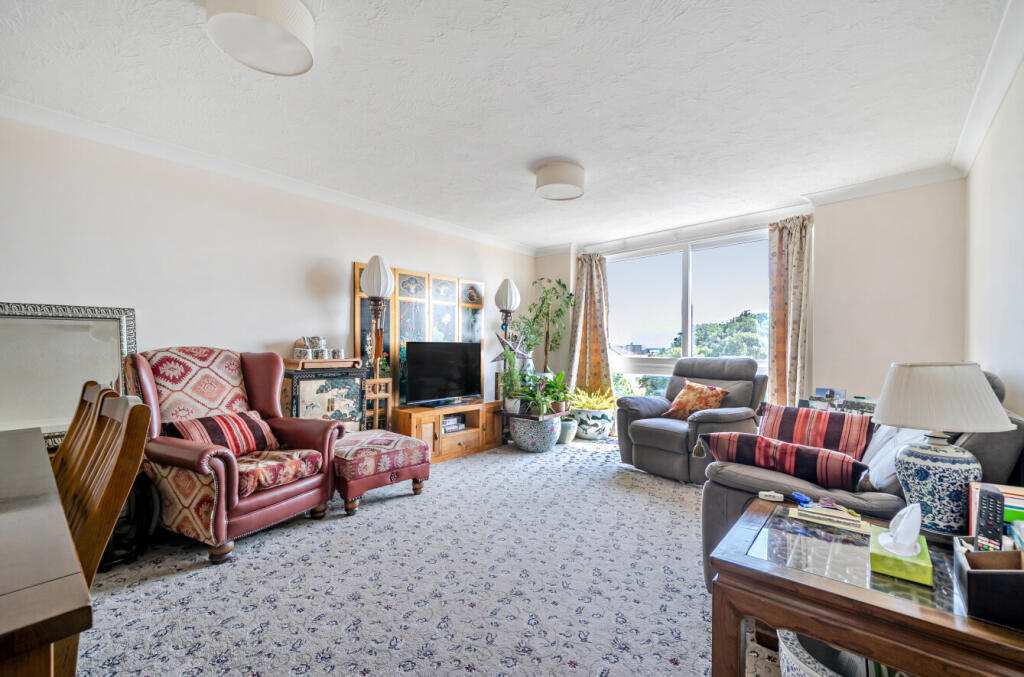 Apartment in Worthing, West Sussex - View 2