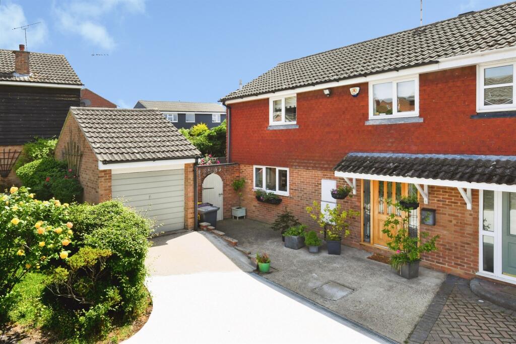 Main image of property: Wethersfield Close, Rayleigh