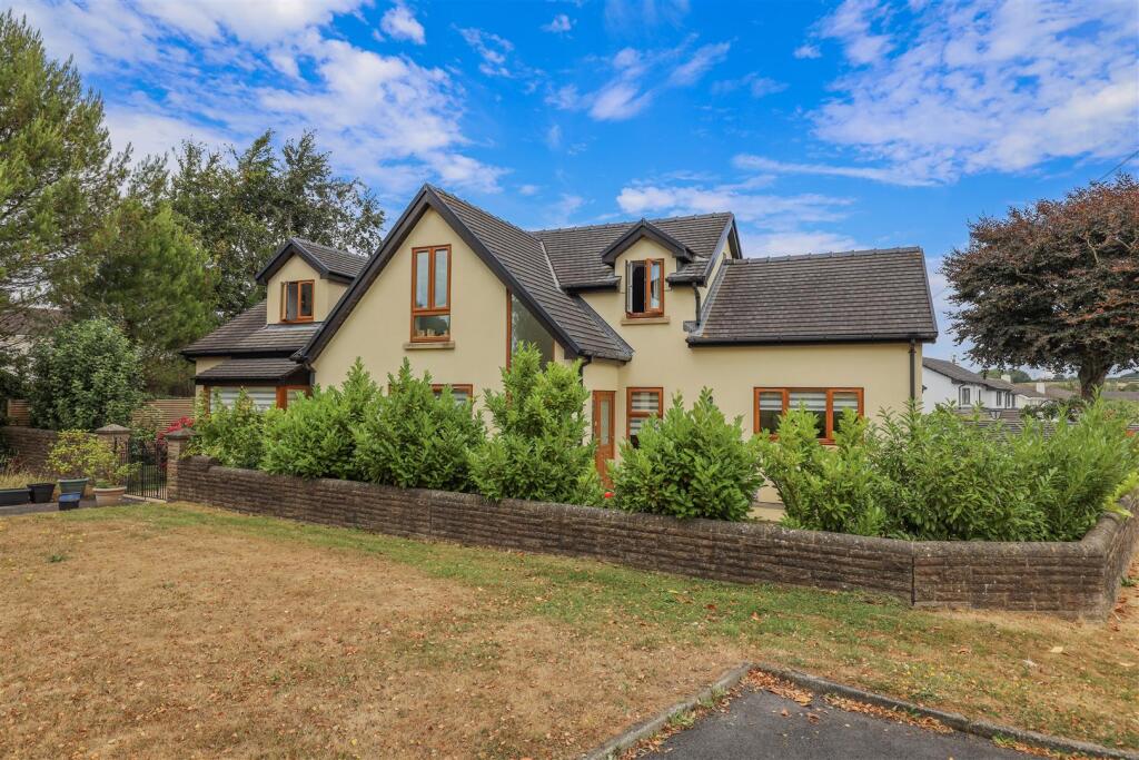 Main image of property: Primrose View, St. Quentins Close, Llanblethian, Cowbridge, Vale Of Glamorgan, CF71 7EZ