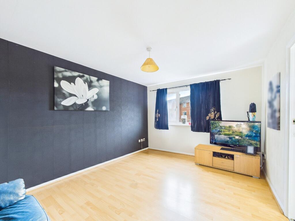 Apartment in Romford - View 2