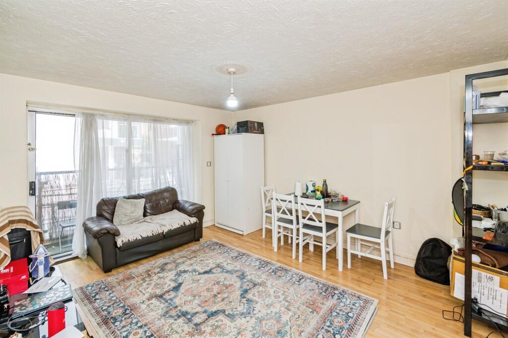 Apartment in Southampton - View 6