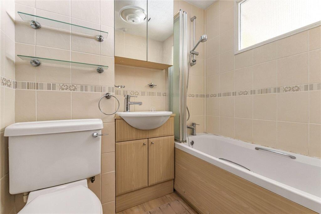 Apartment in London, Bromley Park, Plaistow - More