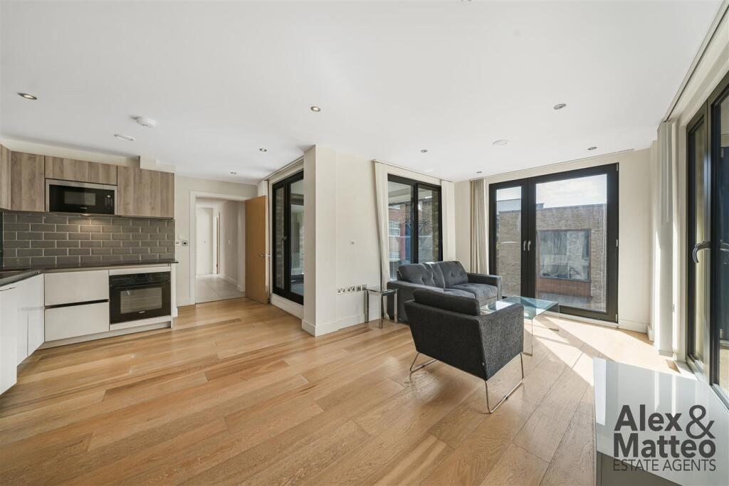 Apartment in London, Purbrook Estate, Walworth - More