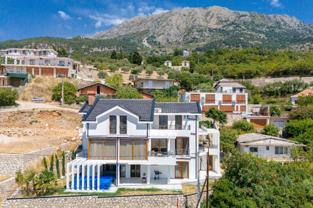 Main image of property: Bar