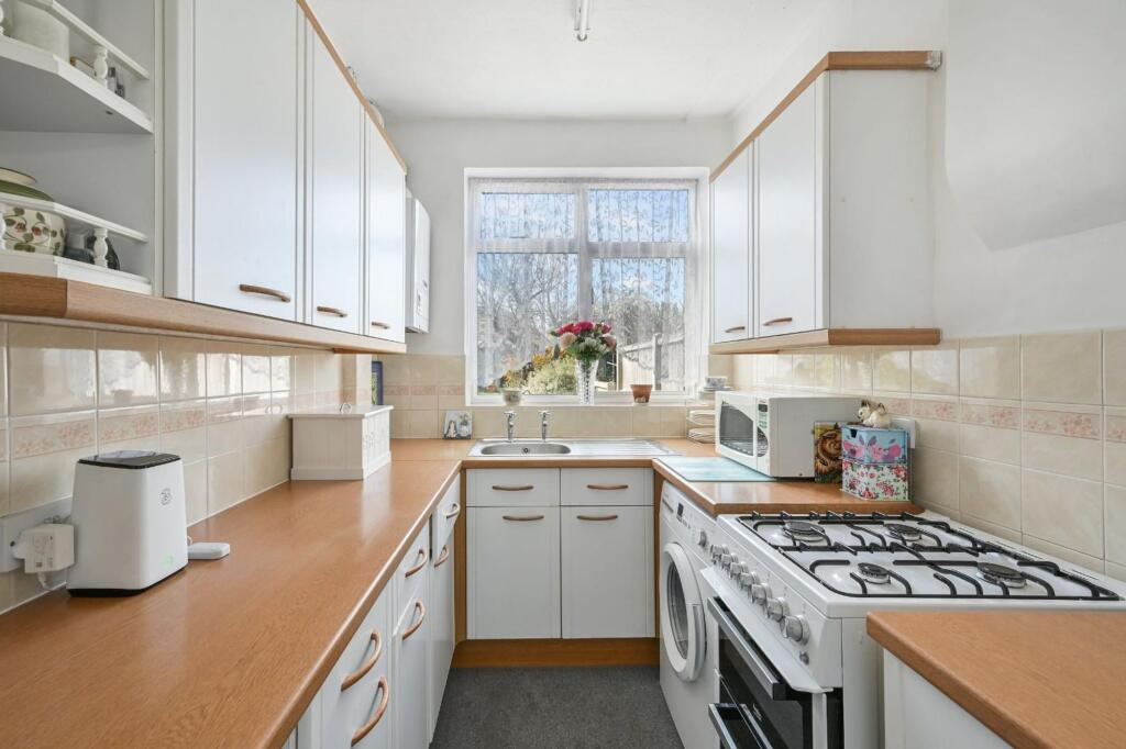 House in London, Worcester Park - More