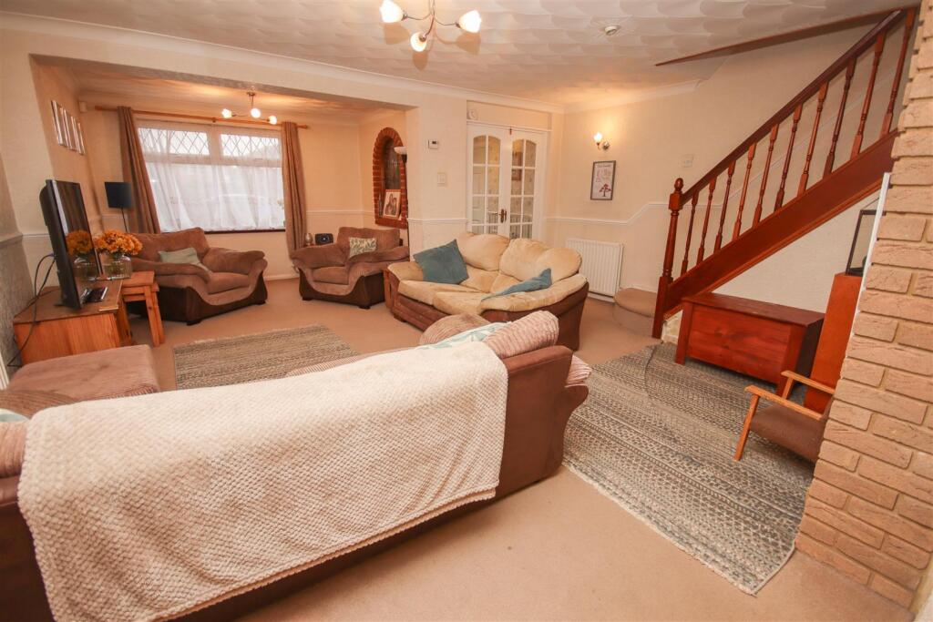 House in Rushden, North Northamptonshire - View 2