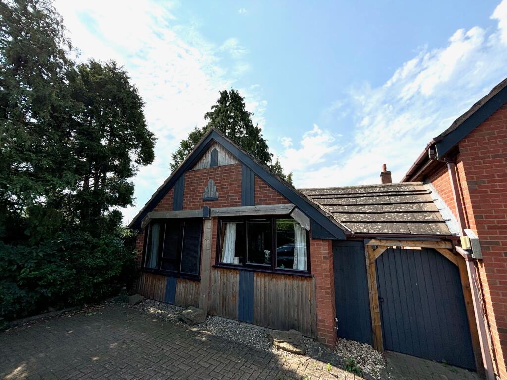 Main image of property: Kineton Road, Wellesbourne, CV35 9LQ