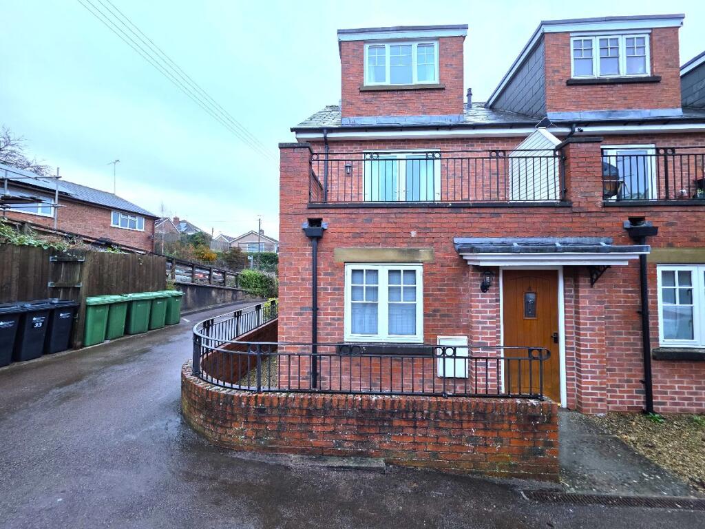 Main image of property: 4 Cobden Court