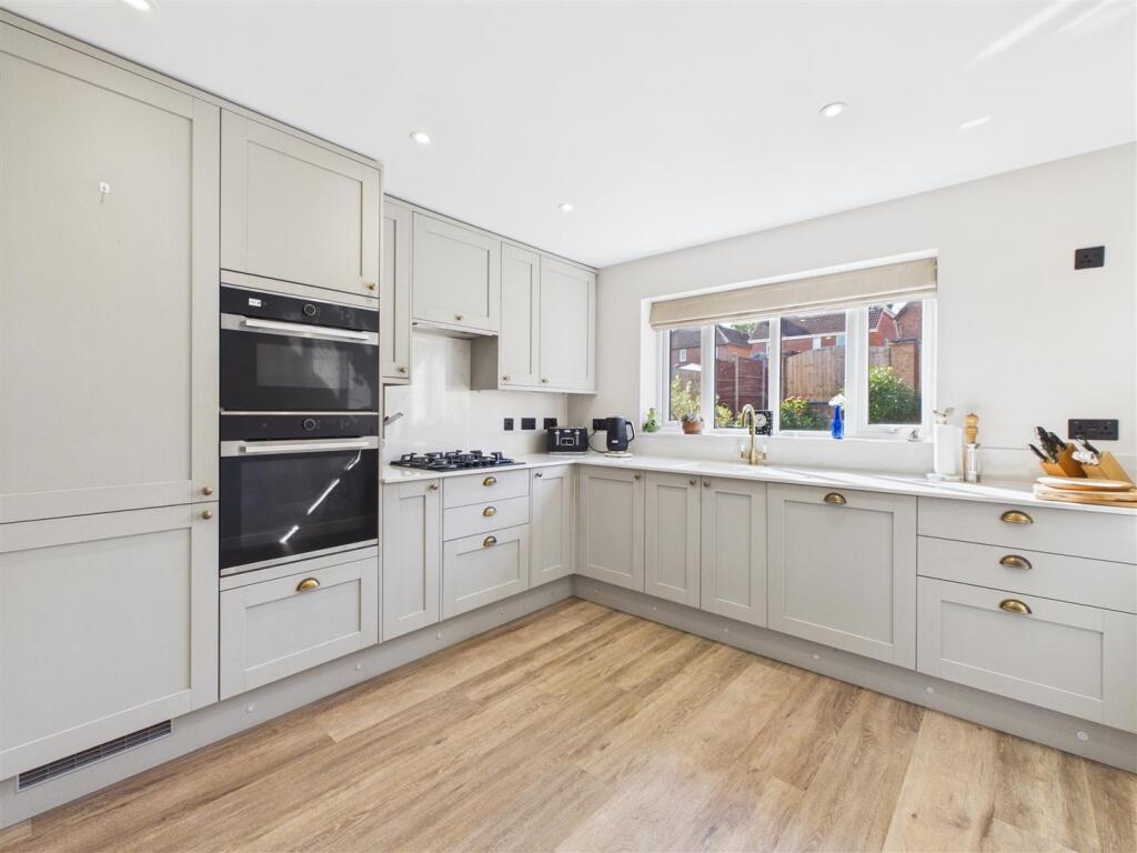 House in Worcester, Lyppard Grange, Warndon - View 4