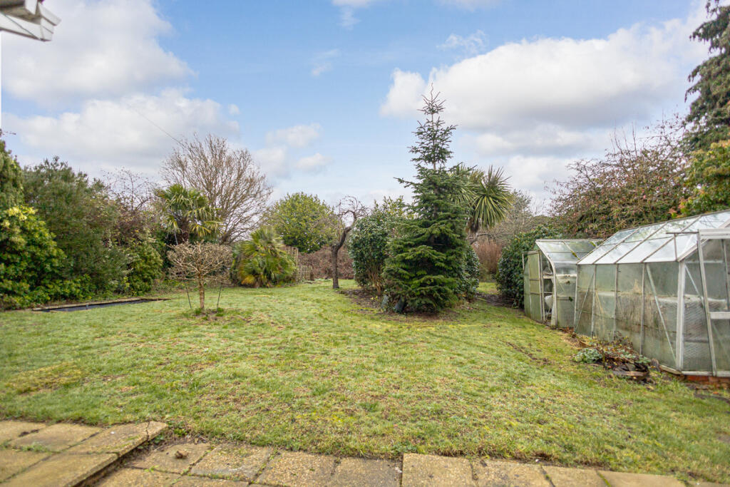 Langford Crescent, Benfleet, SS7 photo 2