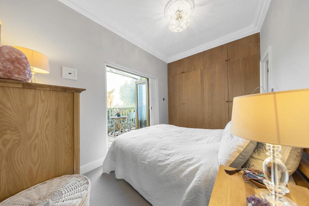 17 Cardigan Road, Richmond, Surrey, TW10 photo 4