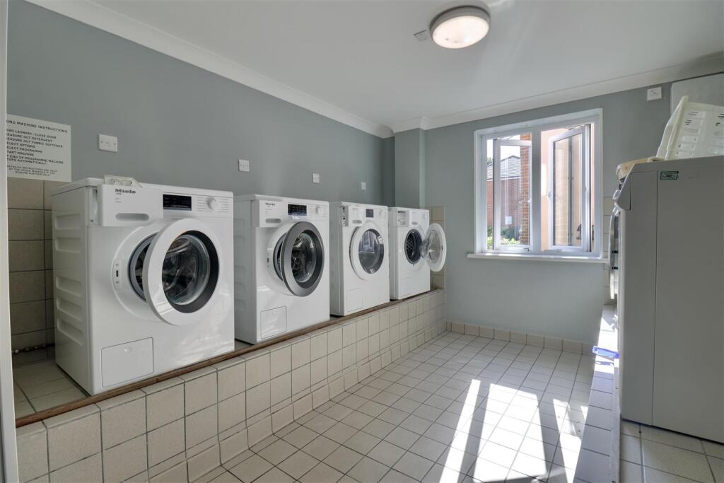 Apartment in Havant, Cowplain - View 5