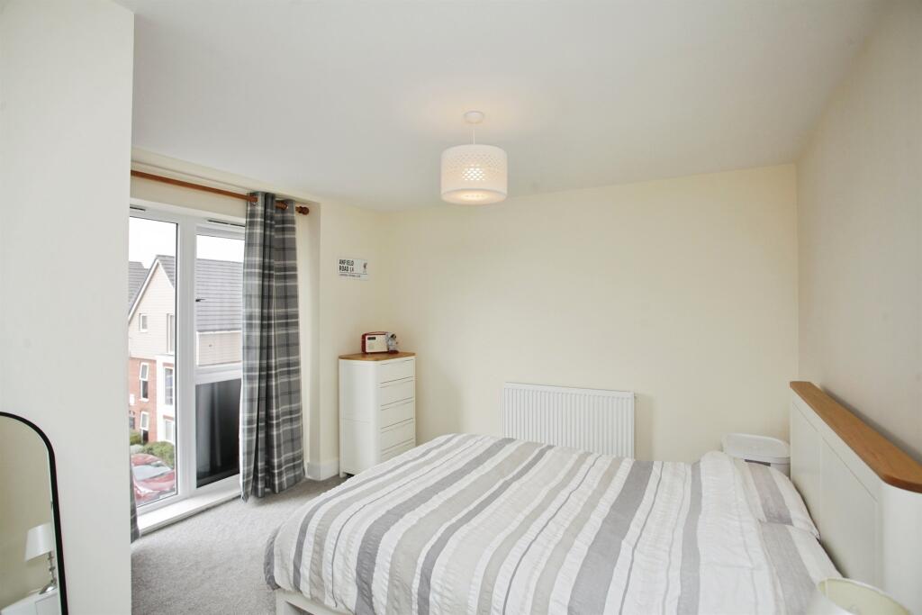 Apartment in Rugby, Warwickshire - More