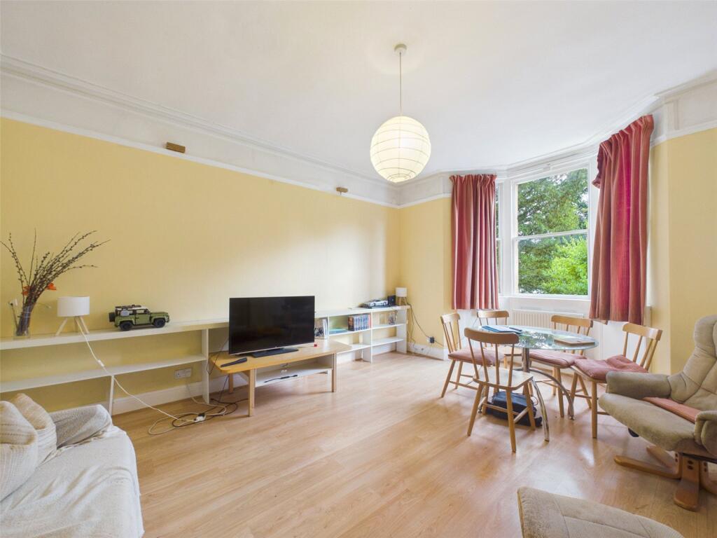 Room 2 - Upstairs Left, Bear Flat, Bath, BA2 photo 4