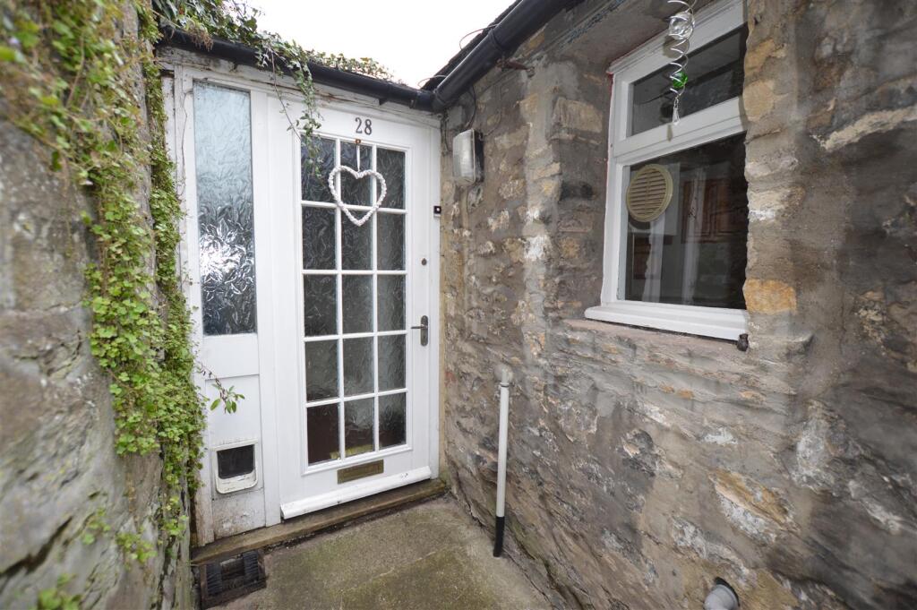 Main image of property: 28 Bridge Street, Richmond