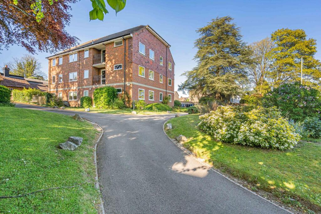 Main image of property: East Street, Farnham, Surrey, GU9