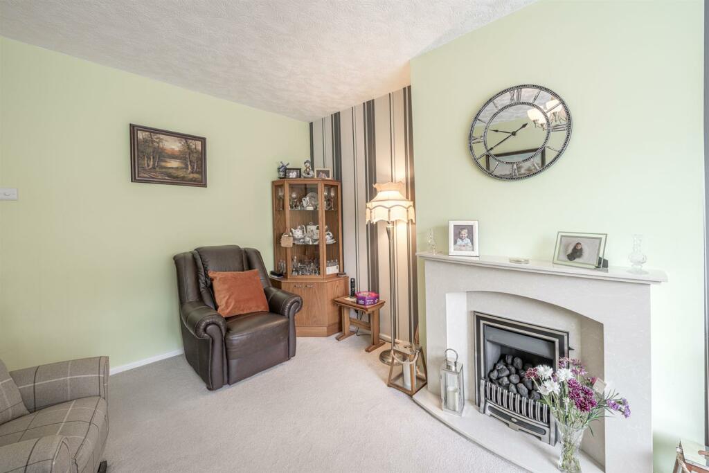 Fellows Avenue, Kingswinford, DY6 9ET photo 3
