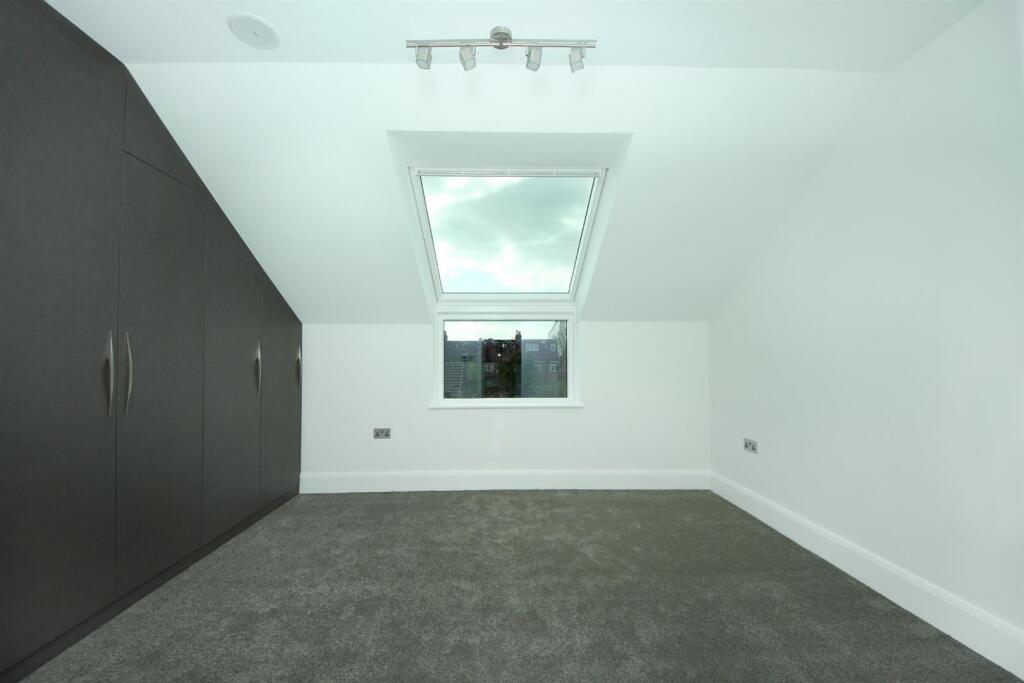 4 bedroom semi-detached house for rent