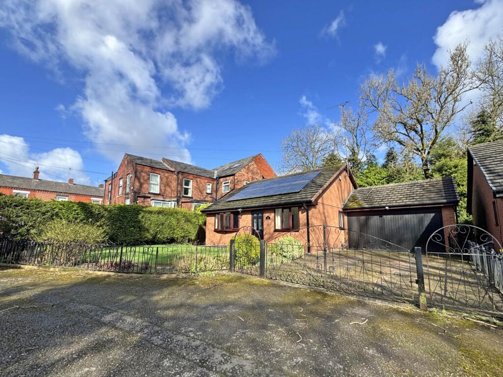 Park Crescent, Ashton-Under-Lyne photo 2