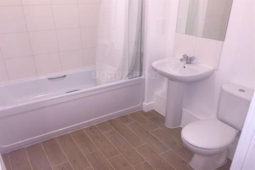 Apartment in Romford - More