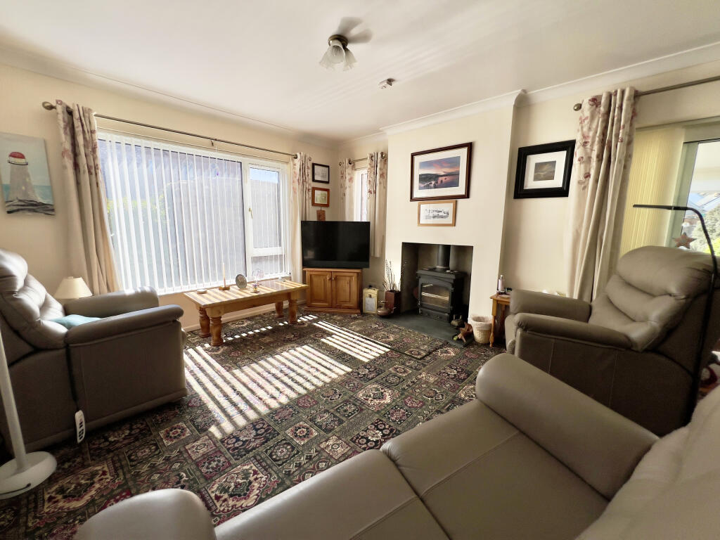 Oasis right in the heart of Watchet! Detached home with walled gardens! photo 4