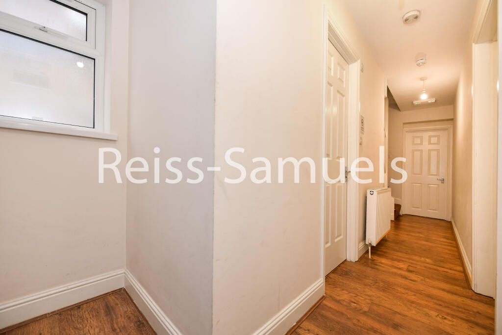 6 bedroom semi-detached house for rent
