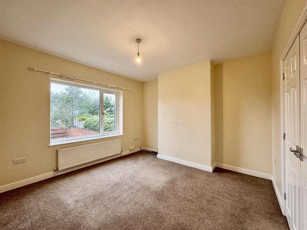 House in Kirklees, Gawthorpe, Kirkburton - More