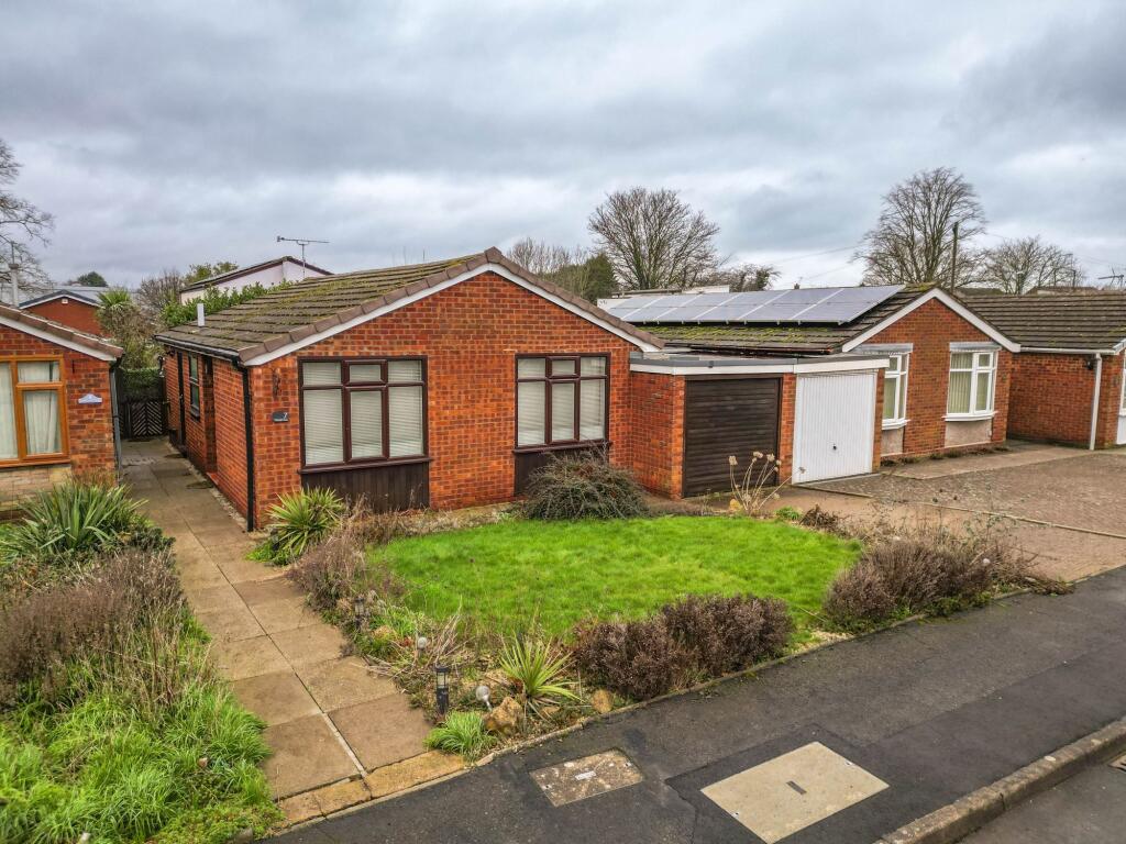 Main image of property: Ferndale Close, Nuneaton, CV11