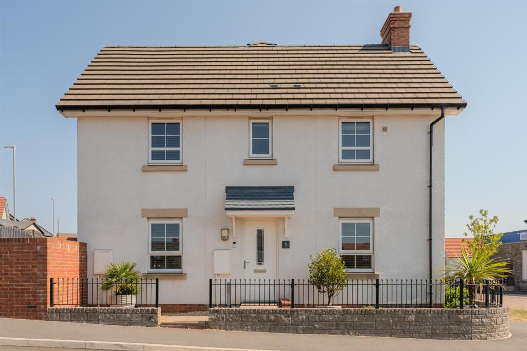 3-bed terraced on Alba Avenue, Pontrhydyrun, Cwmbran, £300,000