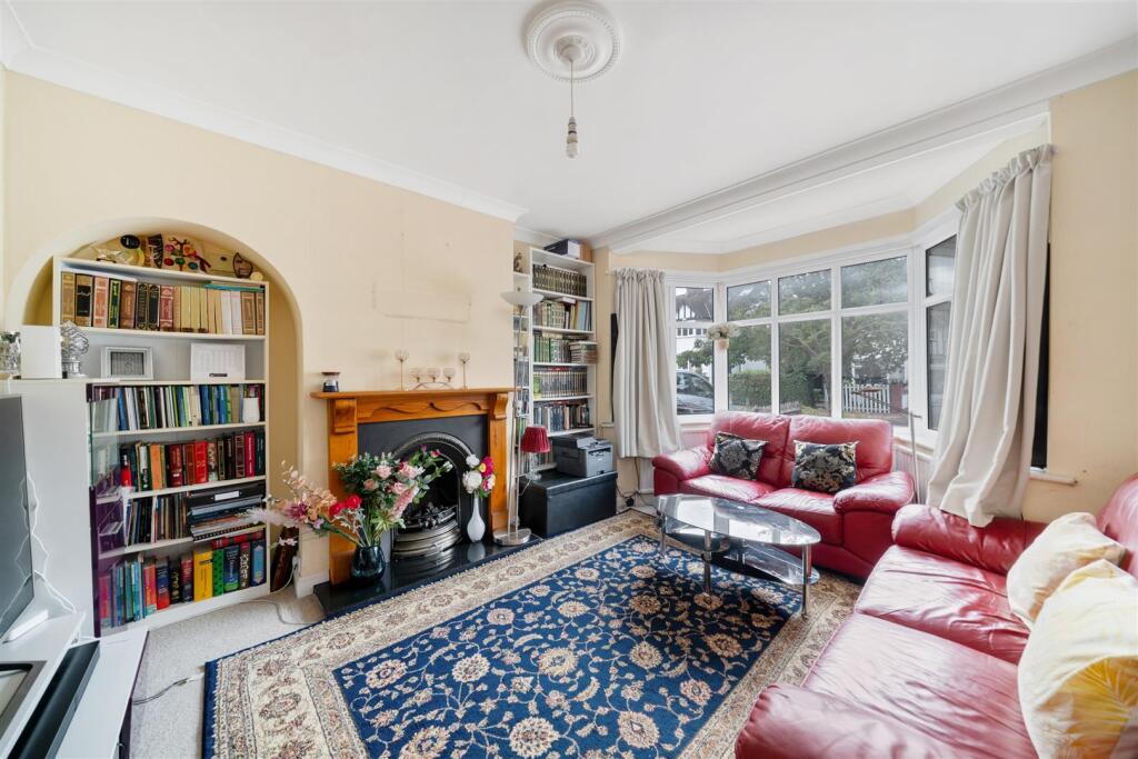 House in Sutton - View 3