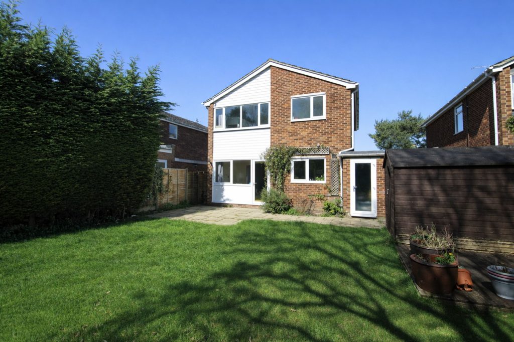 Glebelands, Claygate, KT10 photo 3