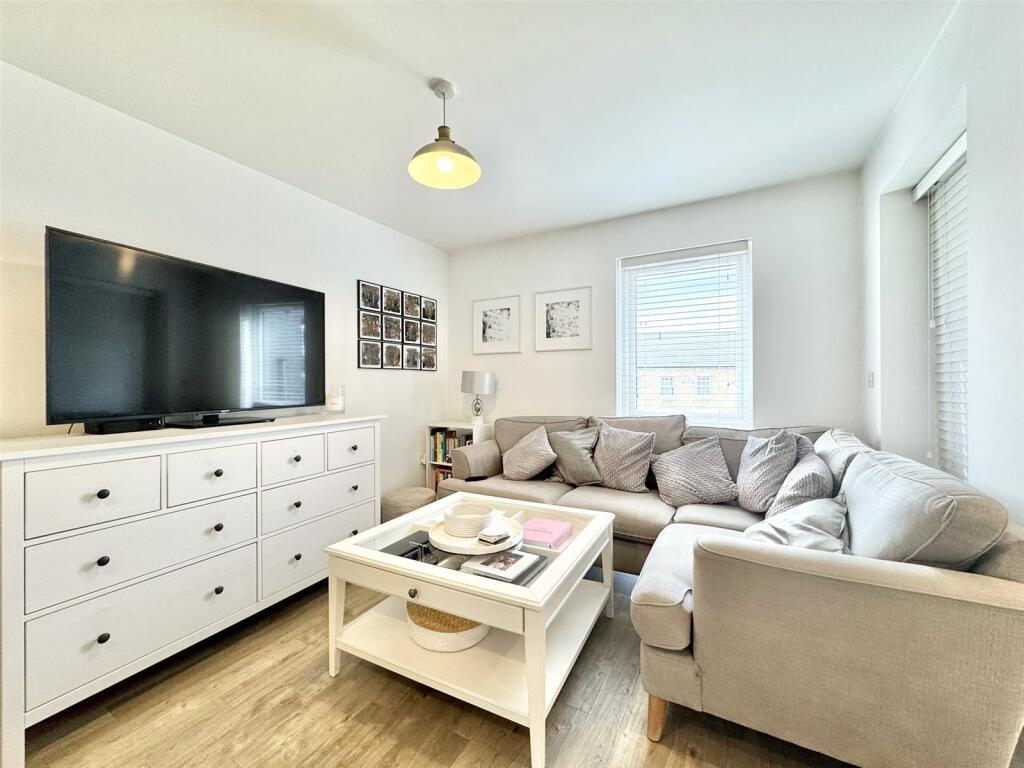 Apartment in Dartford - View 3