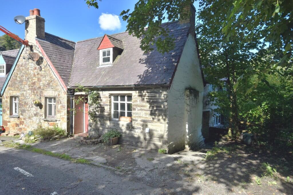 3-bed house on Tro Uchaf, Aberbanc, Llandysul. SA44 5NP, £185,000